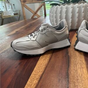 New Balance 327 size 6.5 silver